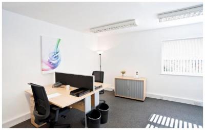 Office in Basingstoke - photo 2