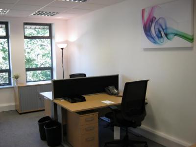 Office in Crawley - photo 4