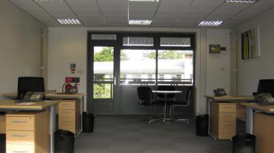 Office in Crawley - photo 2