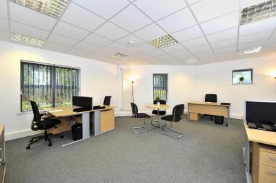 Office in Luton - photo 4