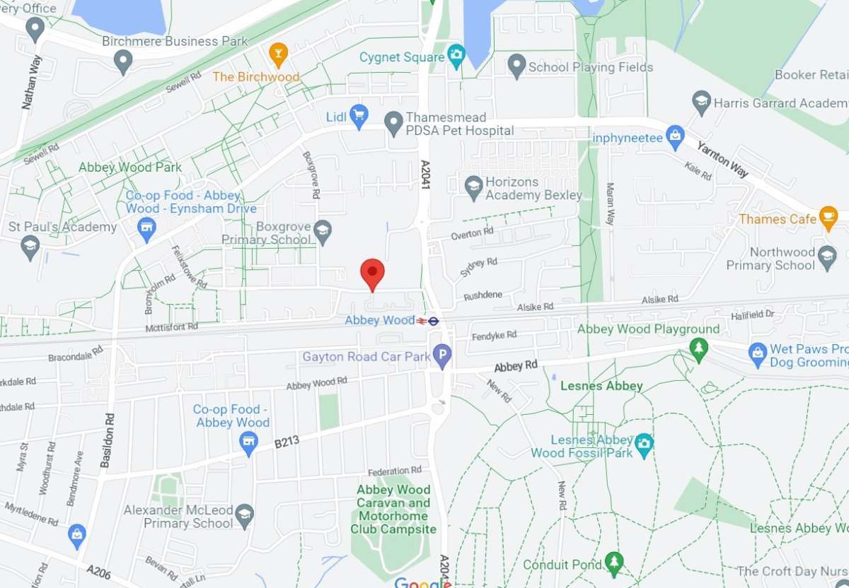 Retail/Shop in London - photo 2