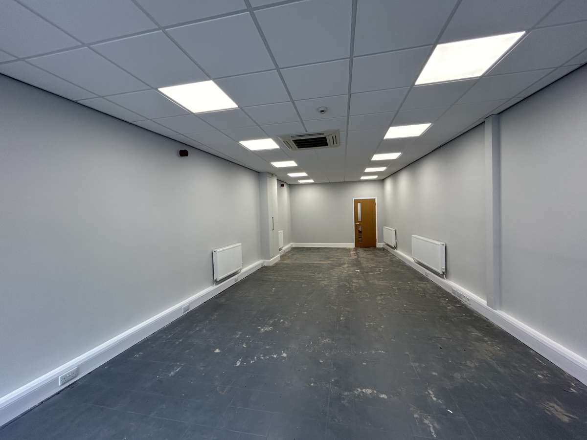 Retail/Shop in Wakefield - photo 3