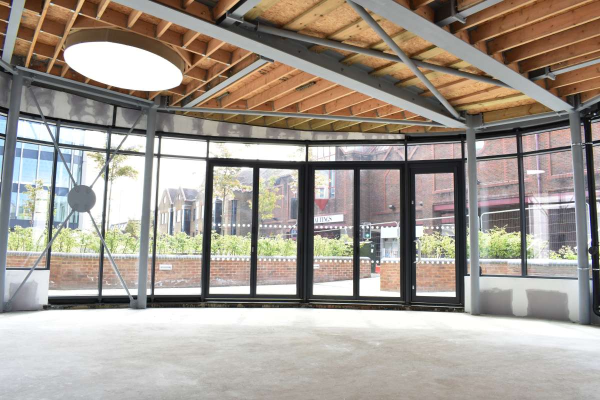 Retail/Shop in St. Albans - photo 4