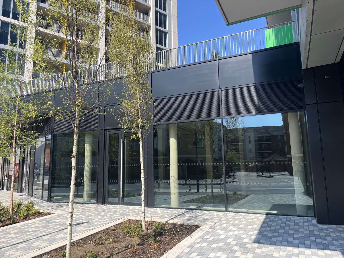 Retail/Shop in London - photo 3