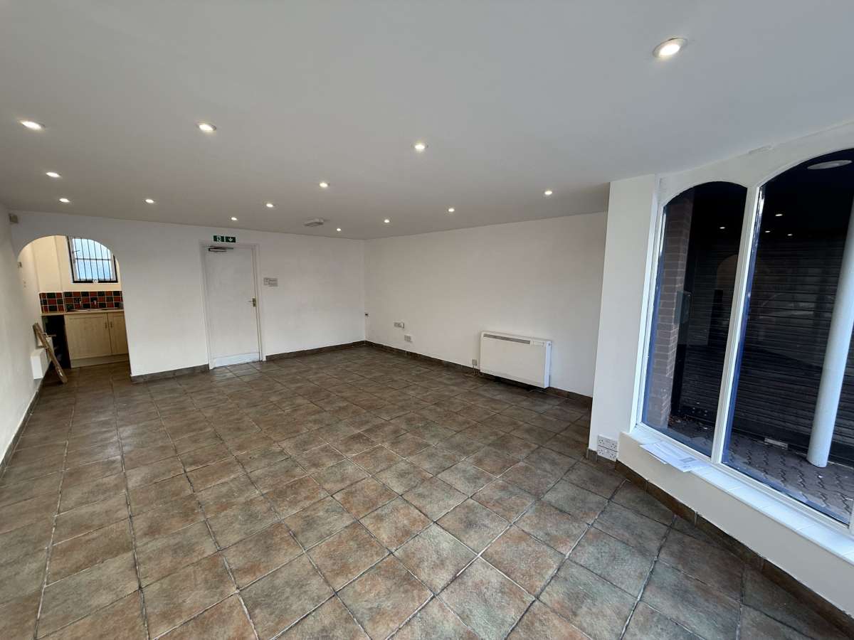 Retail/Shop in Lutterworth - photo 2