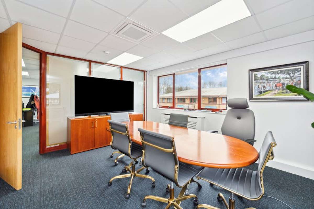 Retail/Shop in Fareham - photo 2