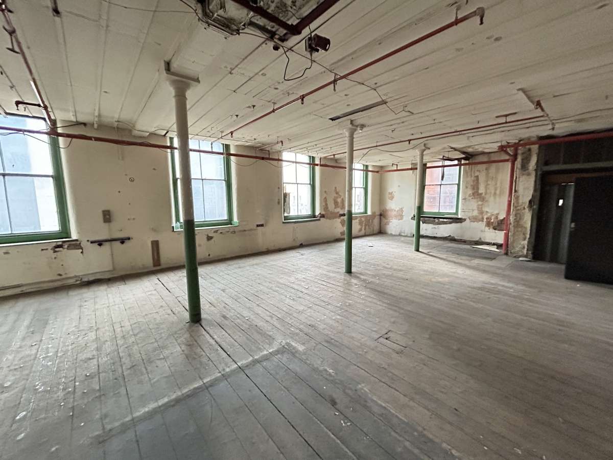 Retail/Shop in Manchester - photo 2