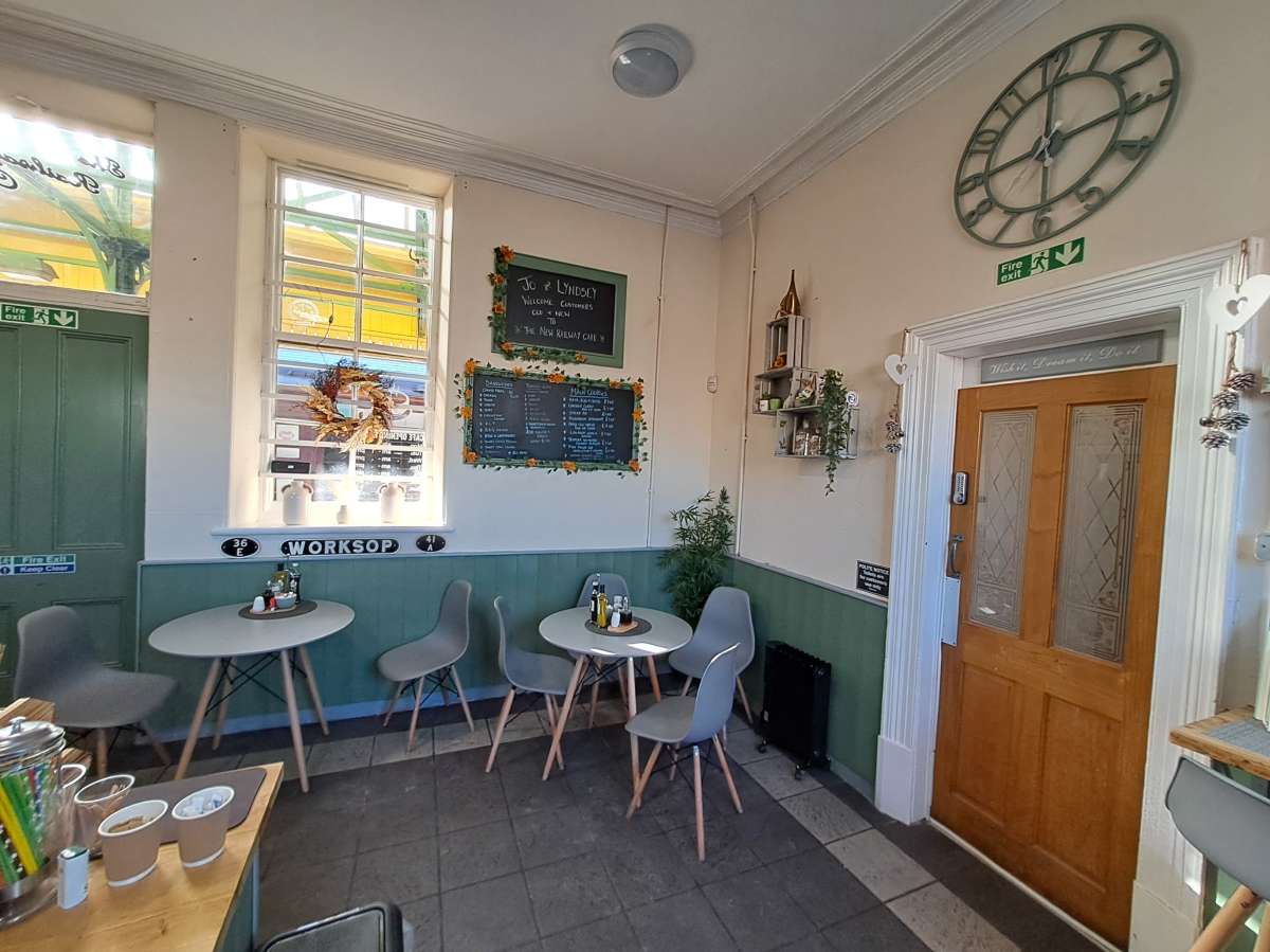 Retail/Shop in Worksop - photo 3