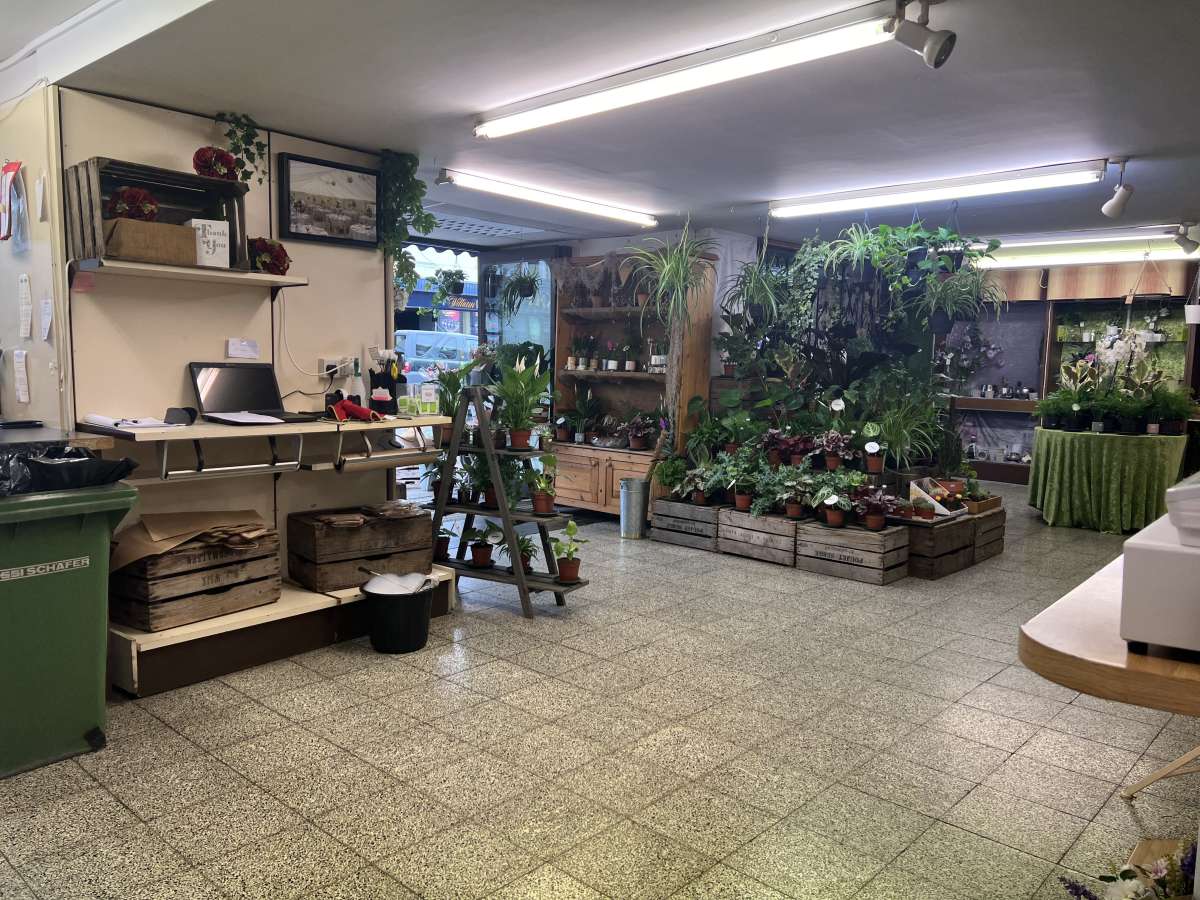 Retail/Shop in Street - photo 3