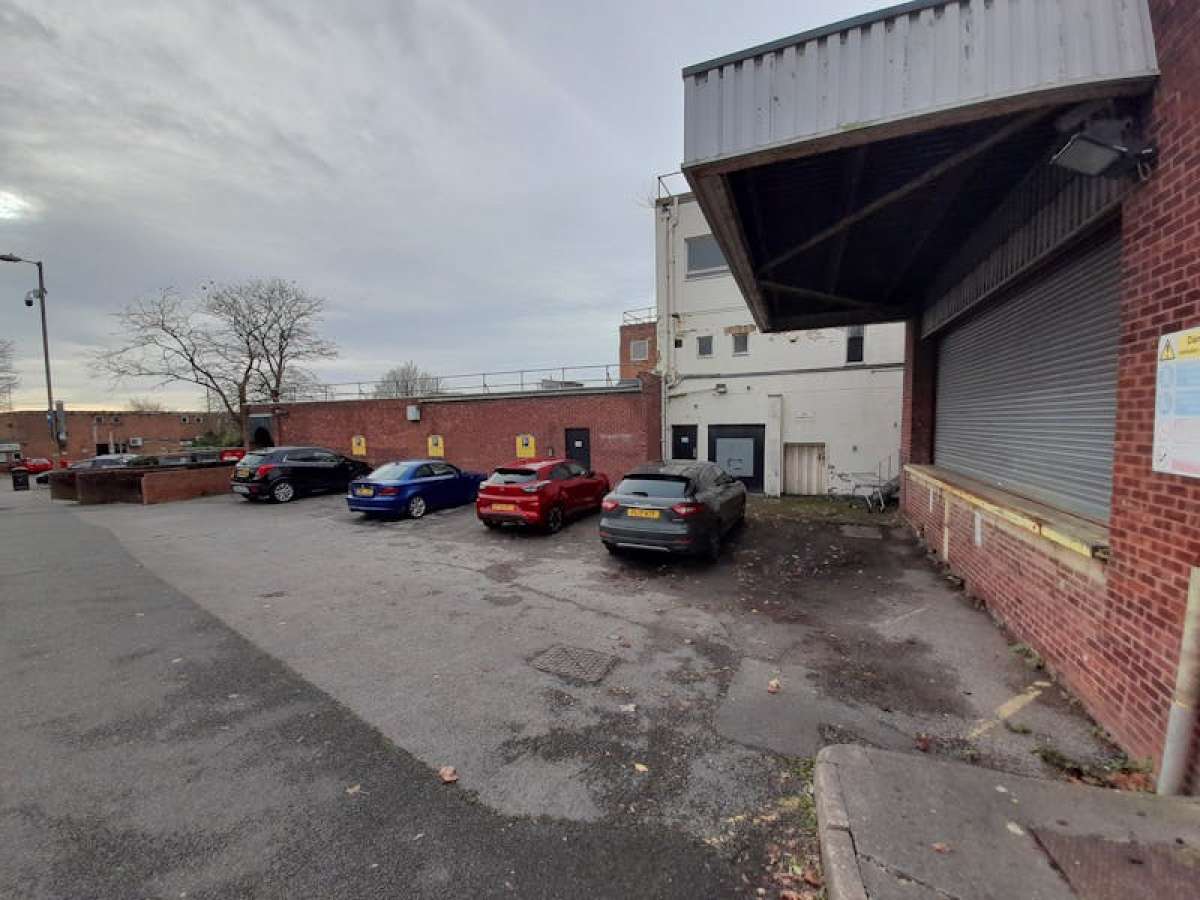 Retail/Shop in Andover - photo 3