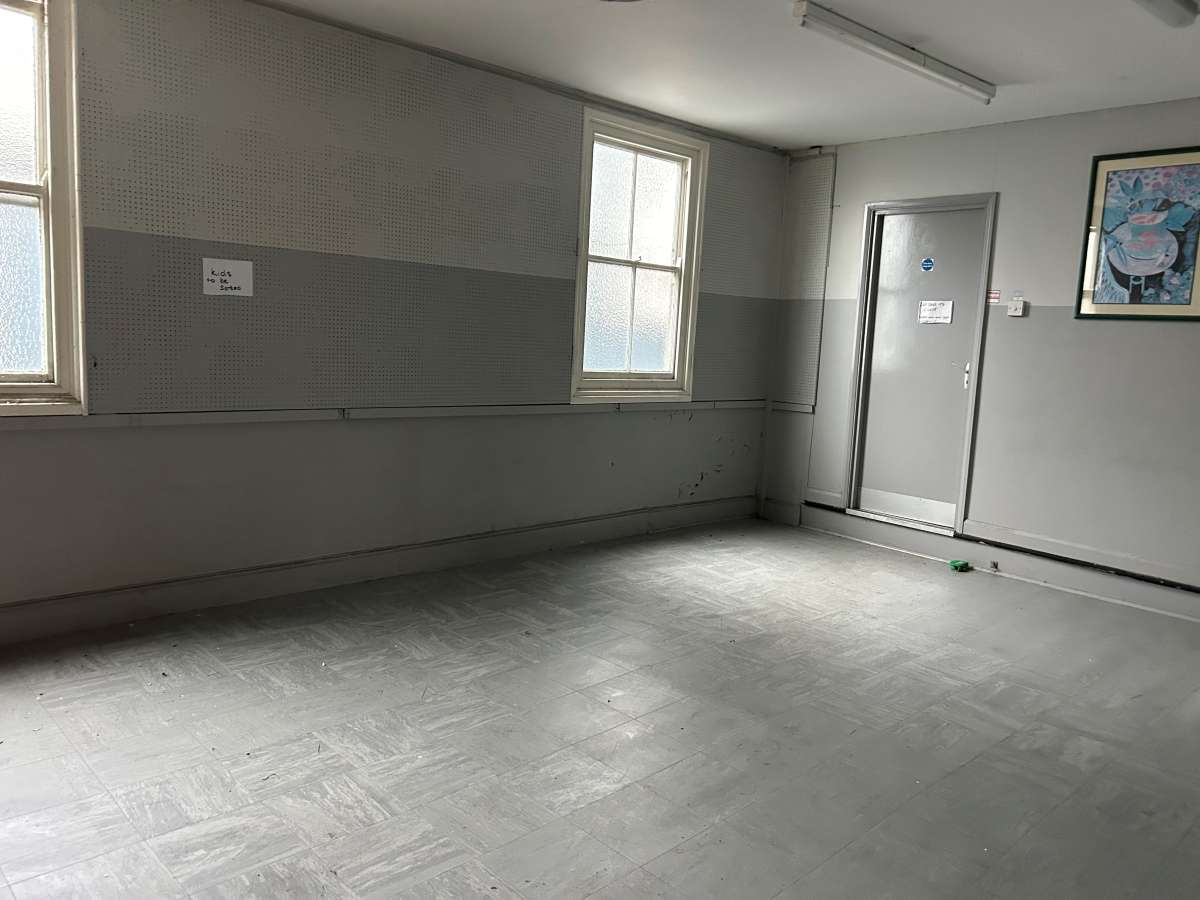 Retail/Shop in Kingsbridge - photo 4