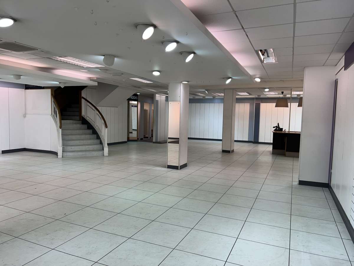 Retail/Shop in Whitby - photo 2