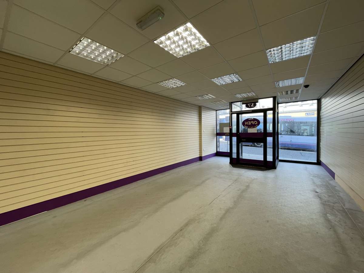 Retail/Shop in Halifax - photo 4