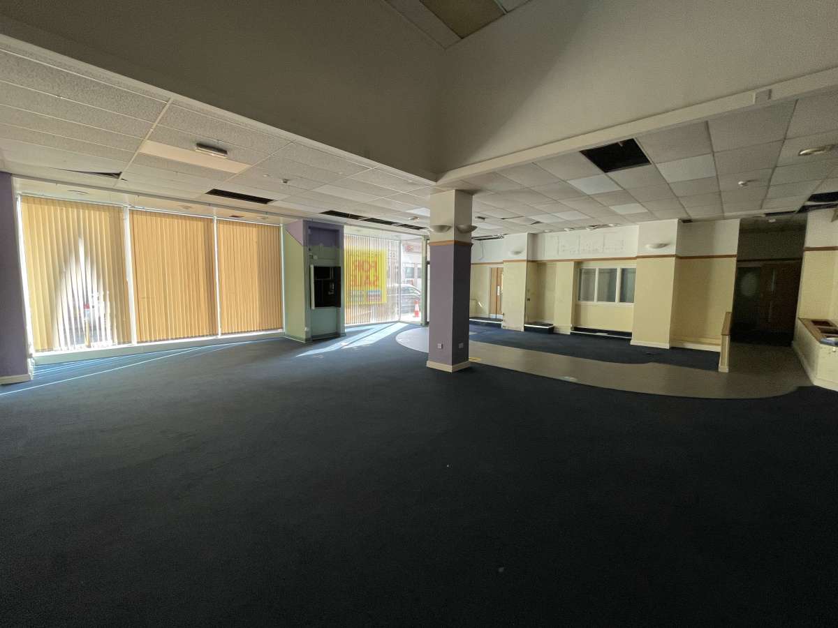 Retail/Shop in Halifax - photo 4