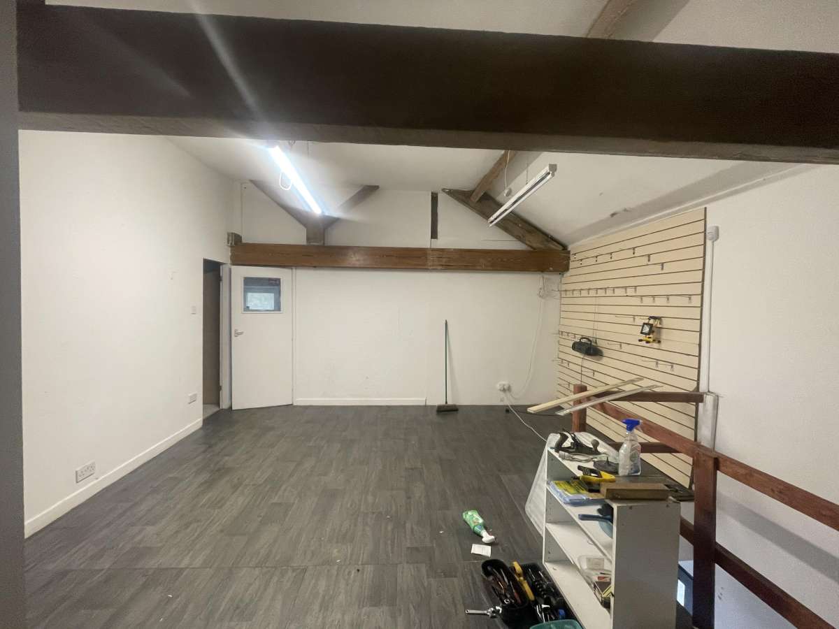 Retail/Shop in Halifax - photo 2