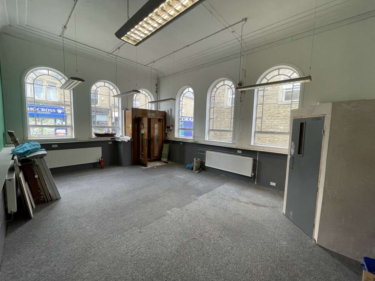 Retail/Shop in Halifax - photo 4