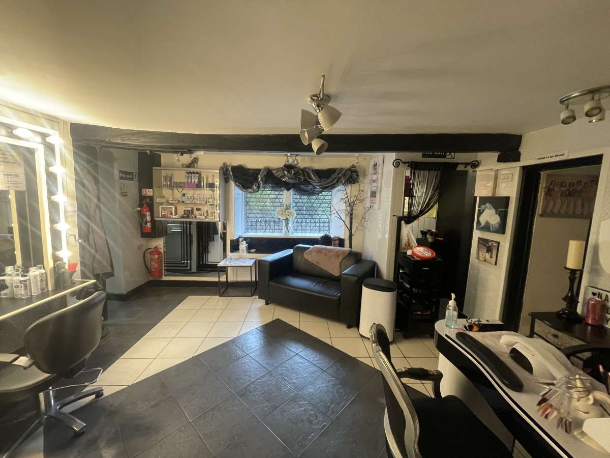 Retail/Shop in Halifax - photo 3