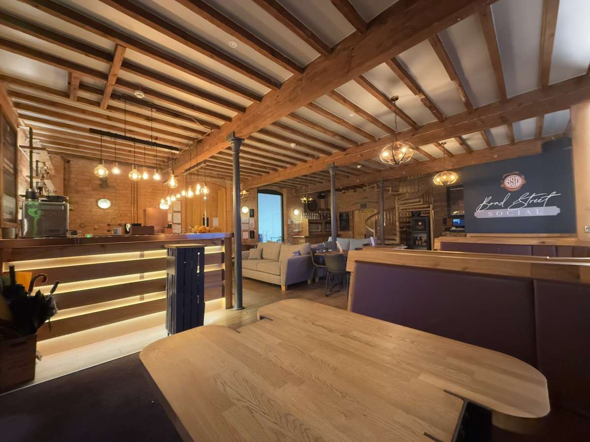 Retail/Shop in Hinckley - photo 4