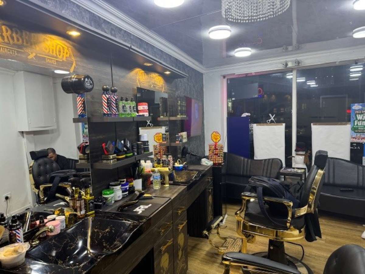 Retail/Shop in Burton On Trent - photo 4