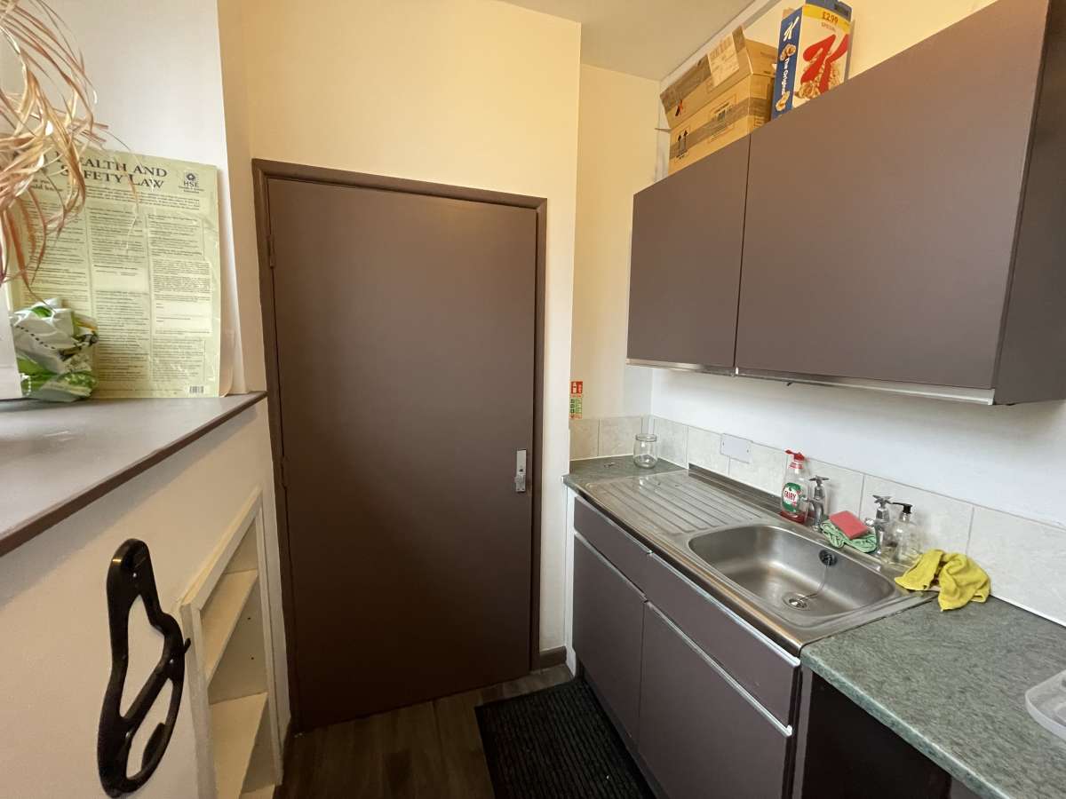 Retail/Shop in Halifax - photo 4