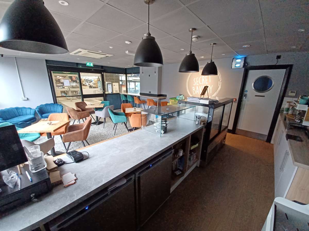 Retail/Shop in Harrogate - photo 3