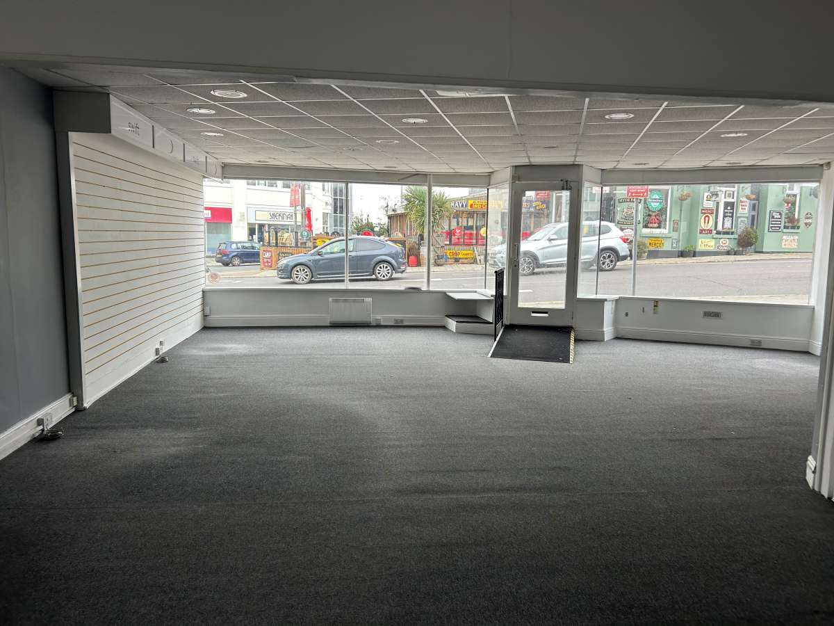 Retail/Shop in Plymouth - photo 2