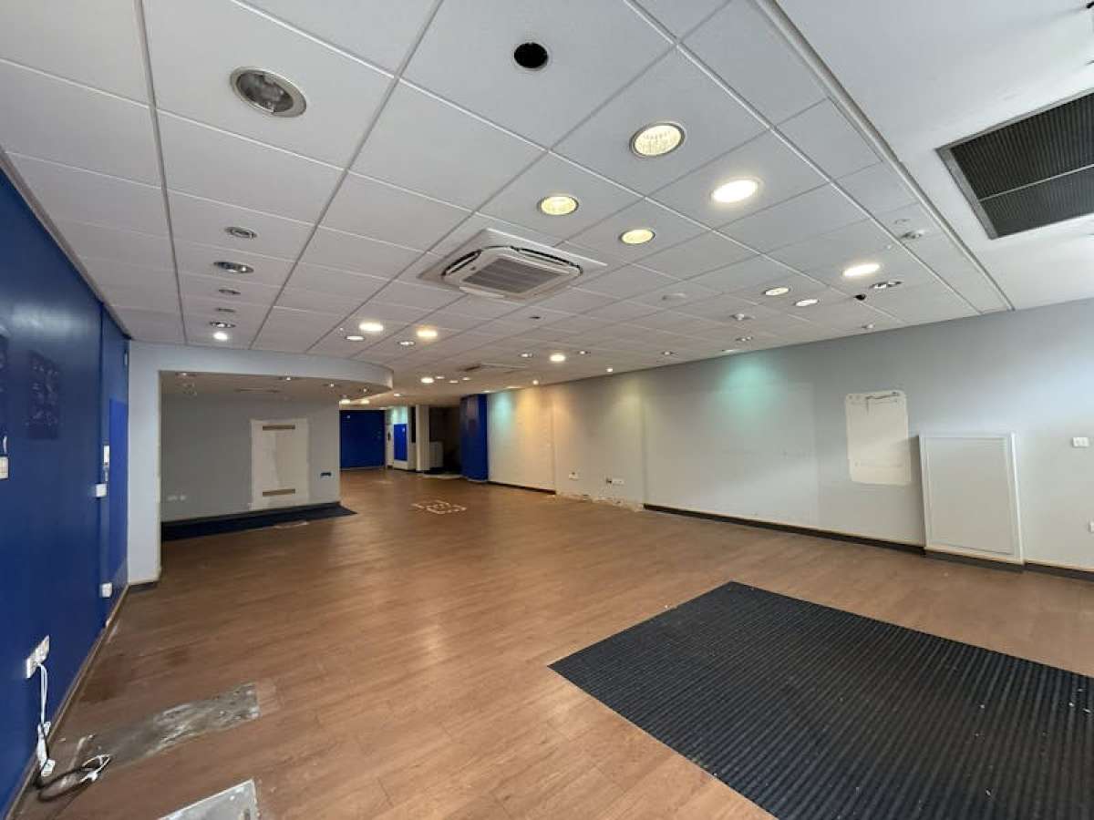 Retail/Shop in Walton on Thames - photo 2