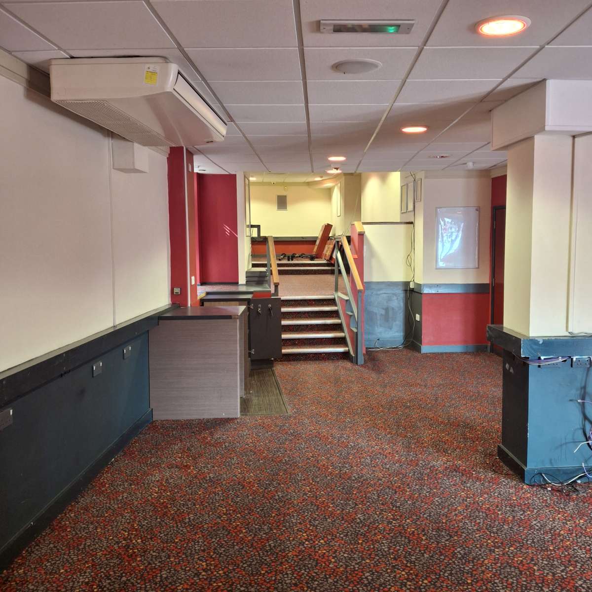 Retail/Shop in Chesterfield - photo 2