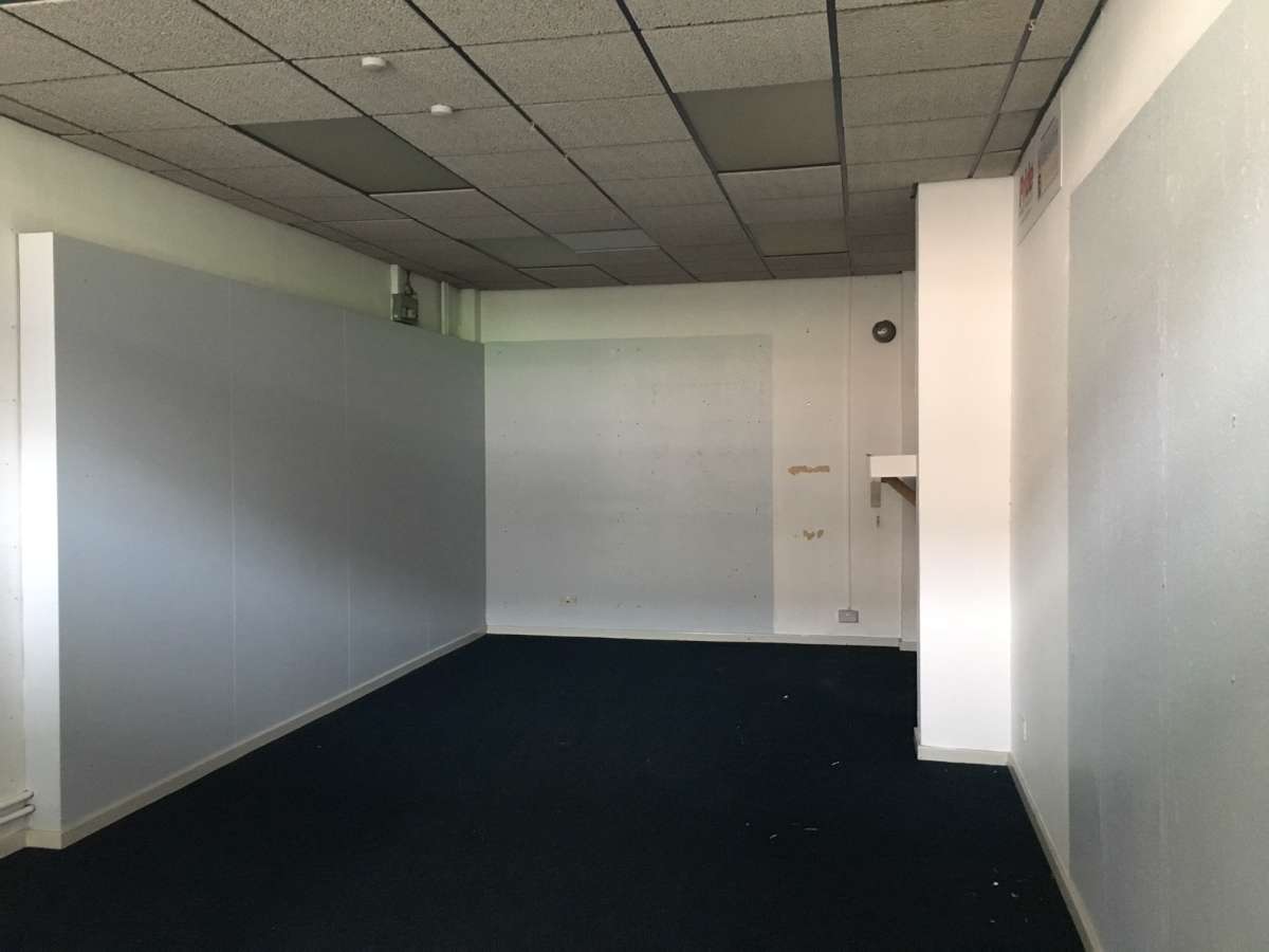 Retail/Shop in Hinckley - photo 2