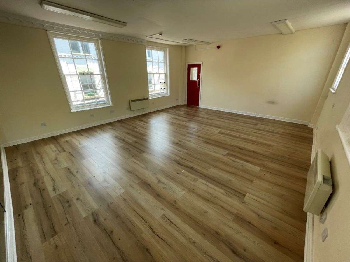 Retail/Shop in Leicester - photo 2