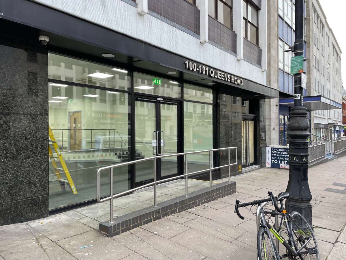 Retail/Shop in Brighton - photo 2