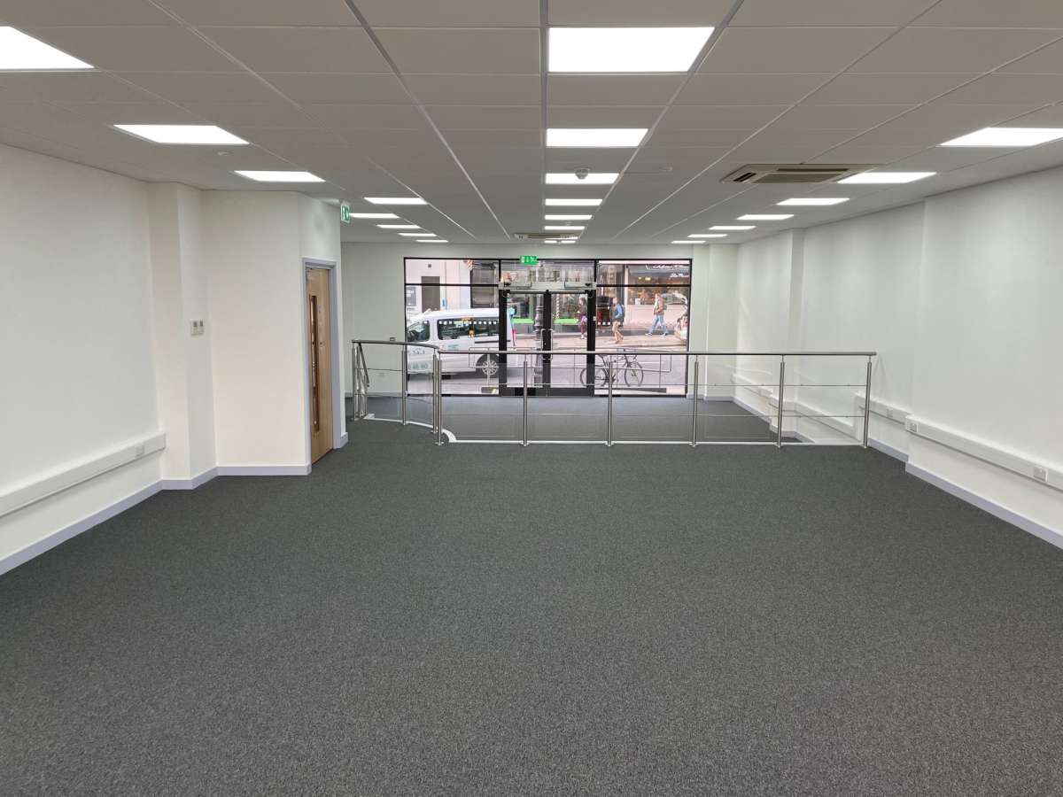 Retail/Shop in Brighton - photo 4