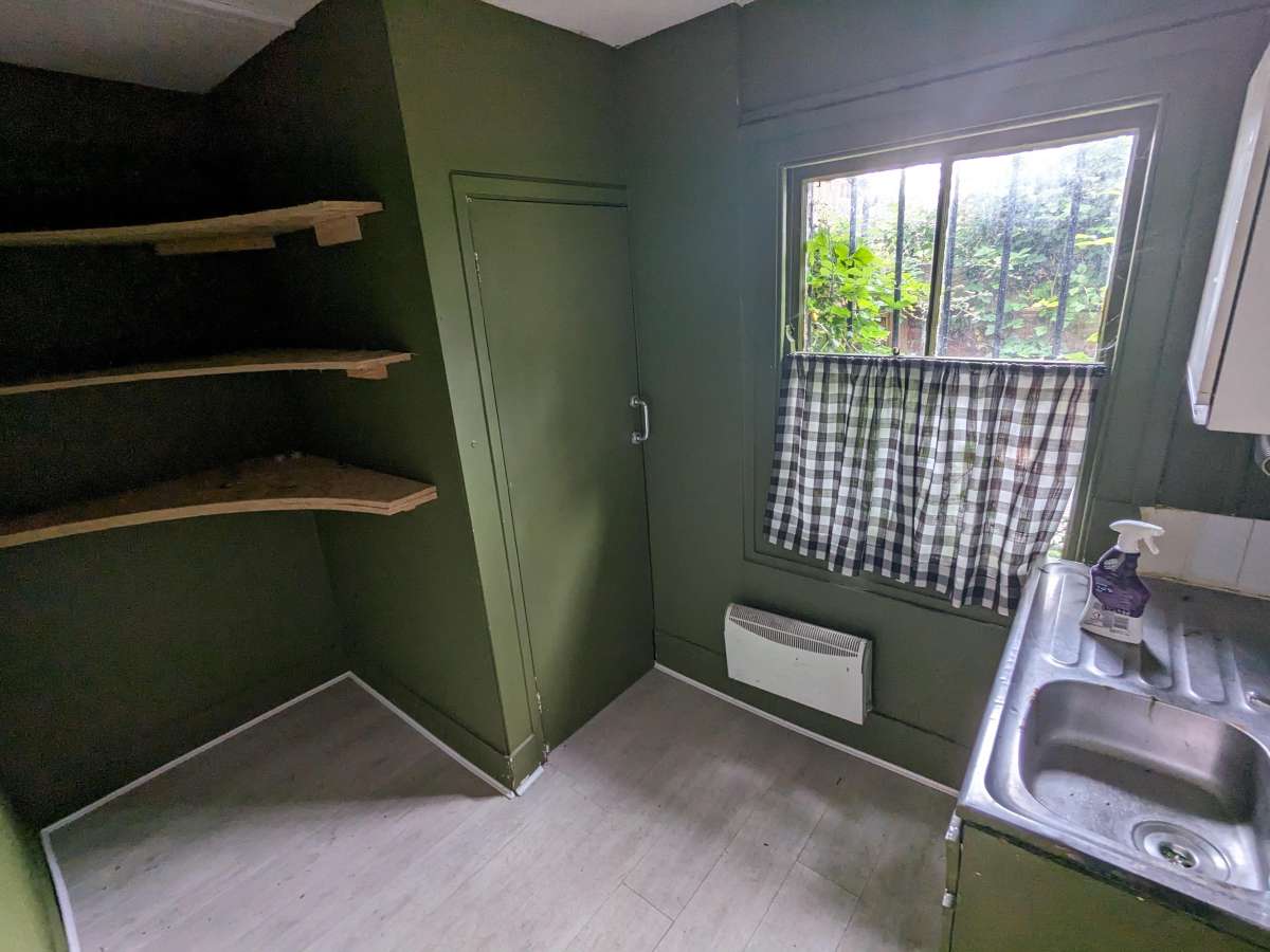 Retail/Shop in West Molesey - photo 4