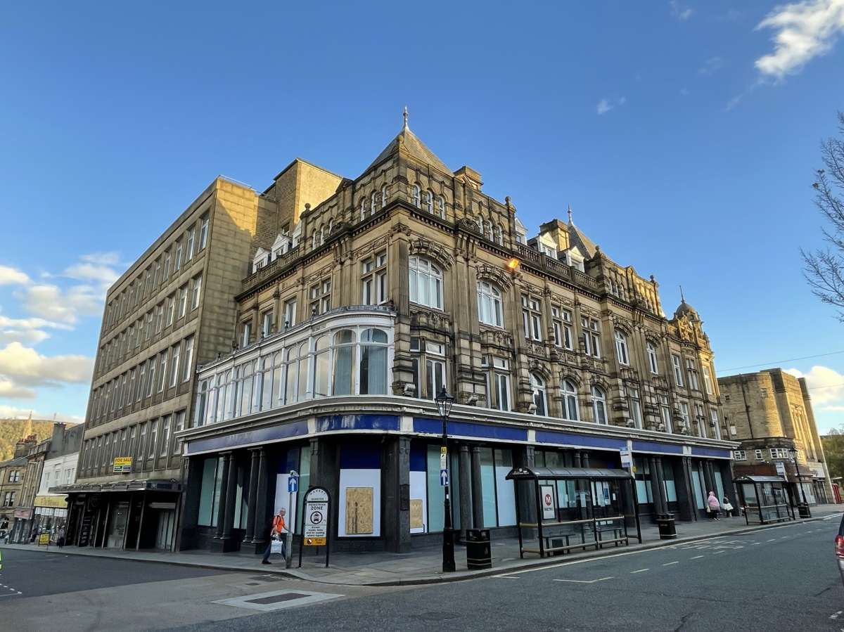 Retail/Shop in Halifax - photo 2