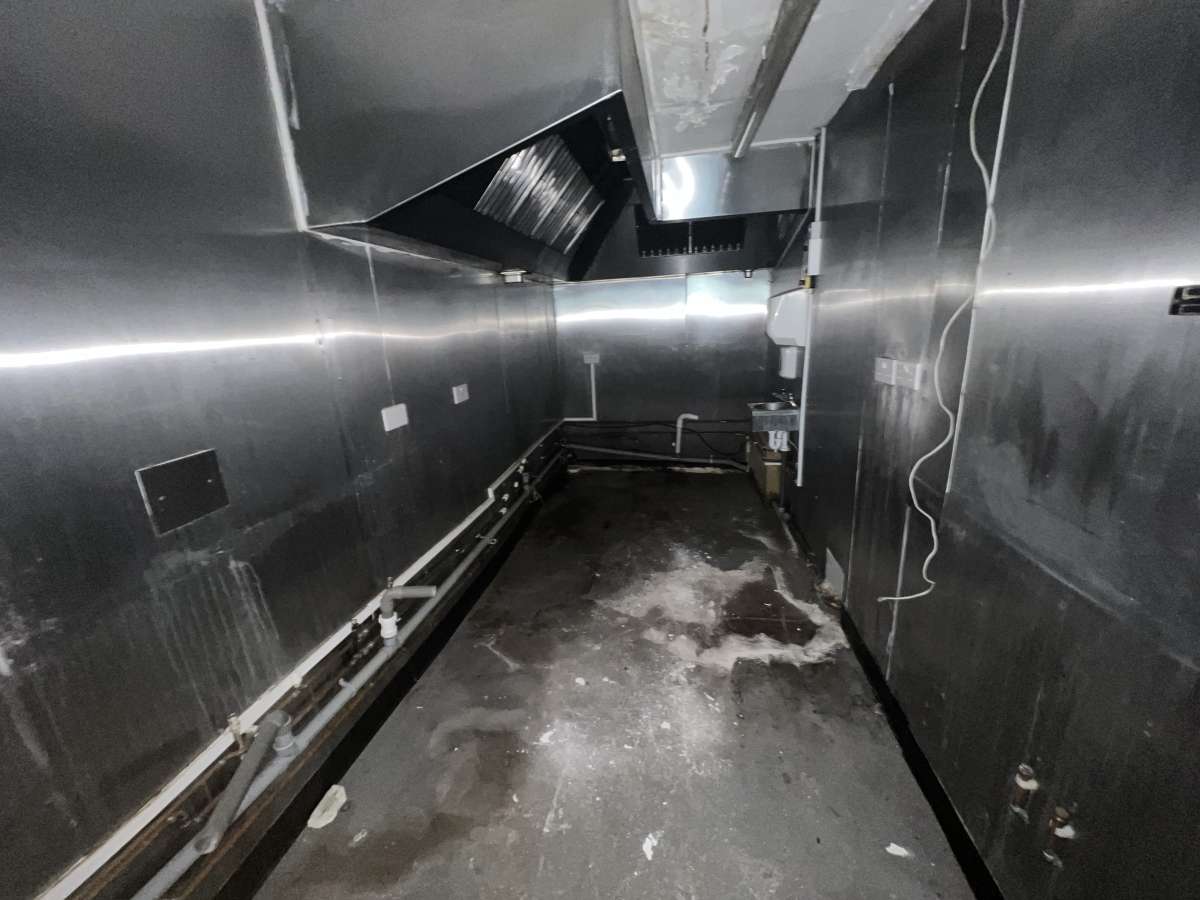 Retail/Shop in London - photo 4