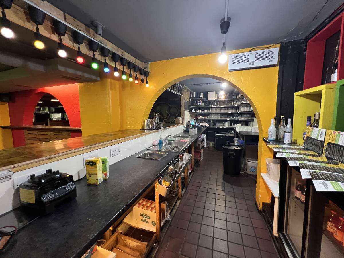 Retail/Shop in Croydon - photo 4