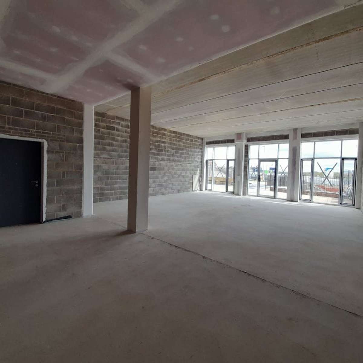 Retail/Shop in Basingstoke - photo 3