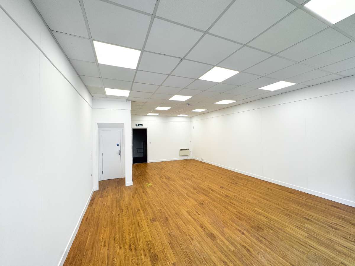 Retail/Shop in Camborne - photo 2