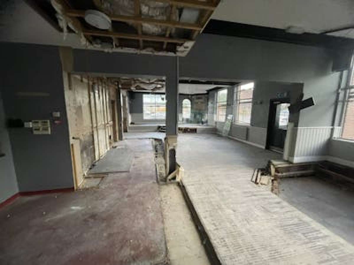 Retail/Shop in London - photo 4