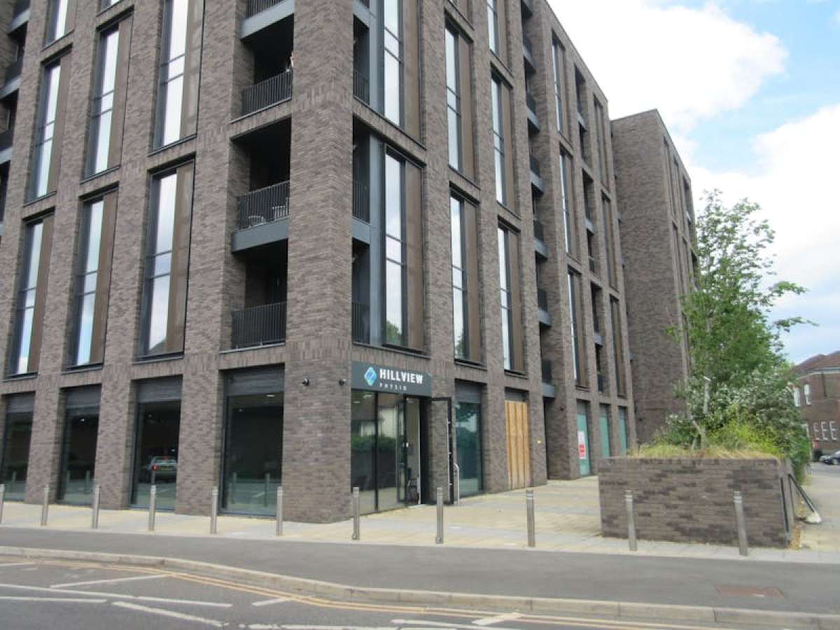 Retail/Shop in Woking - photo 4