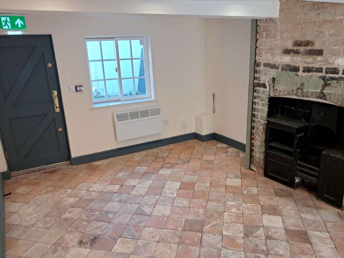 Retail/Shop in Lincoln - photo 3