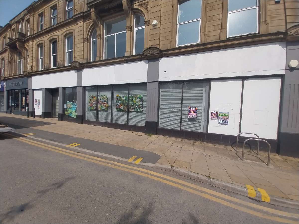 Retail/Shop in Bingley - photo 2