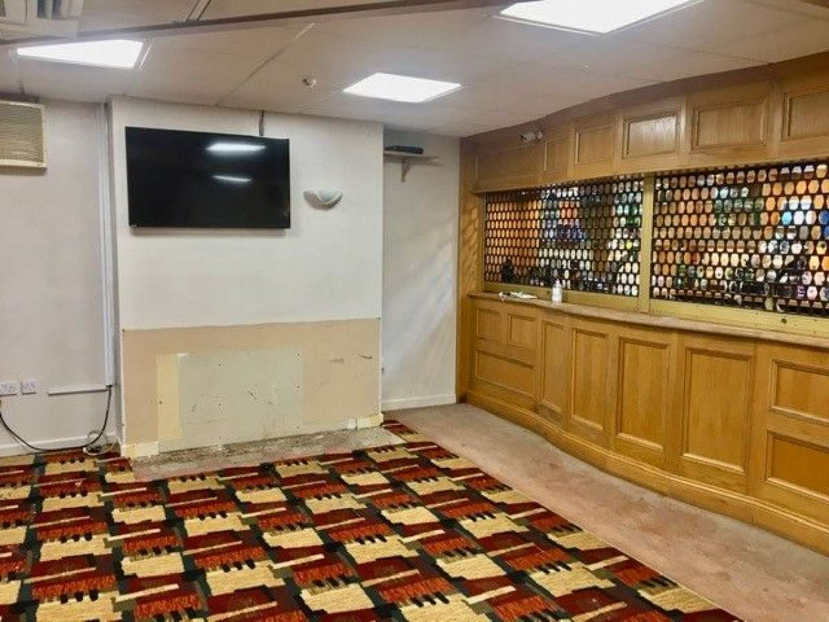 Retail/Shop in Plymouth - photo 2