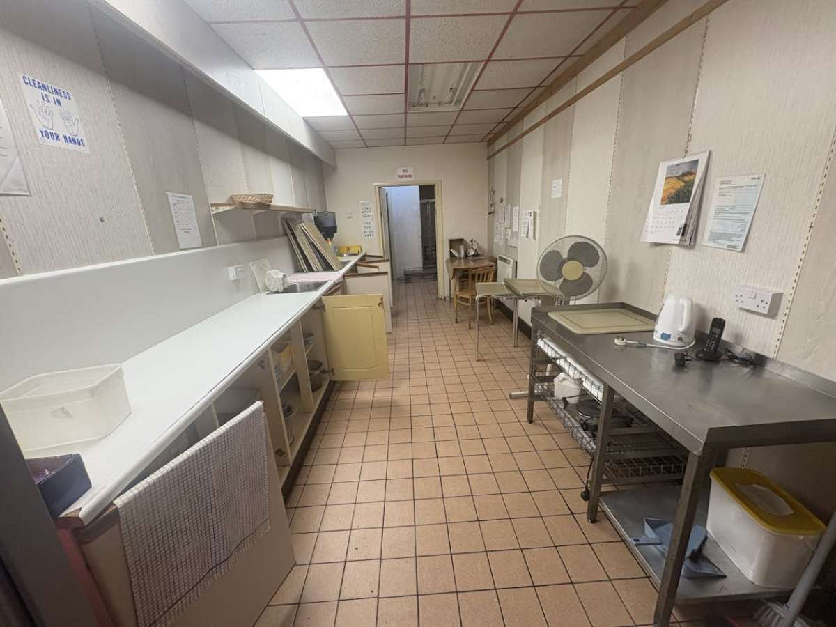 Retail/Shop in Bournemouth - photo 4