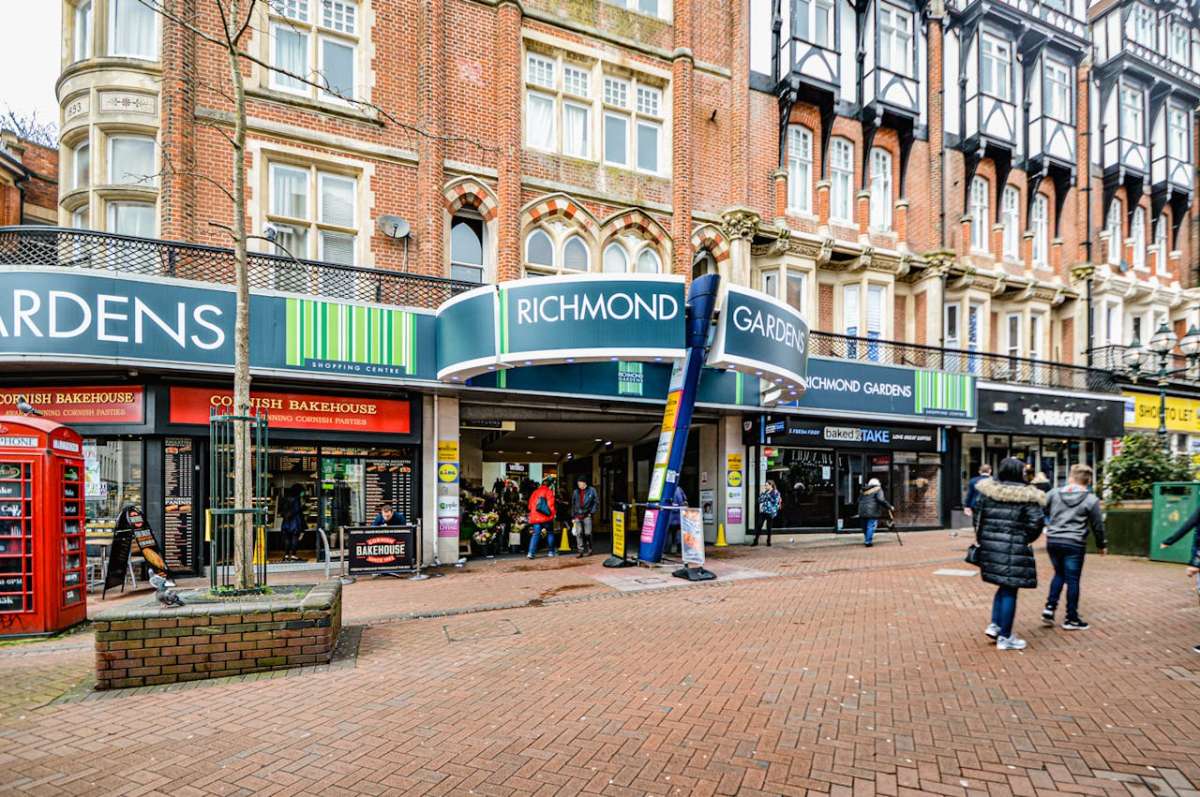 Retail/Shop in Bournemouth - photo 3