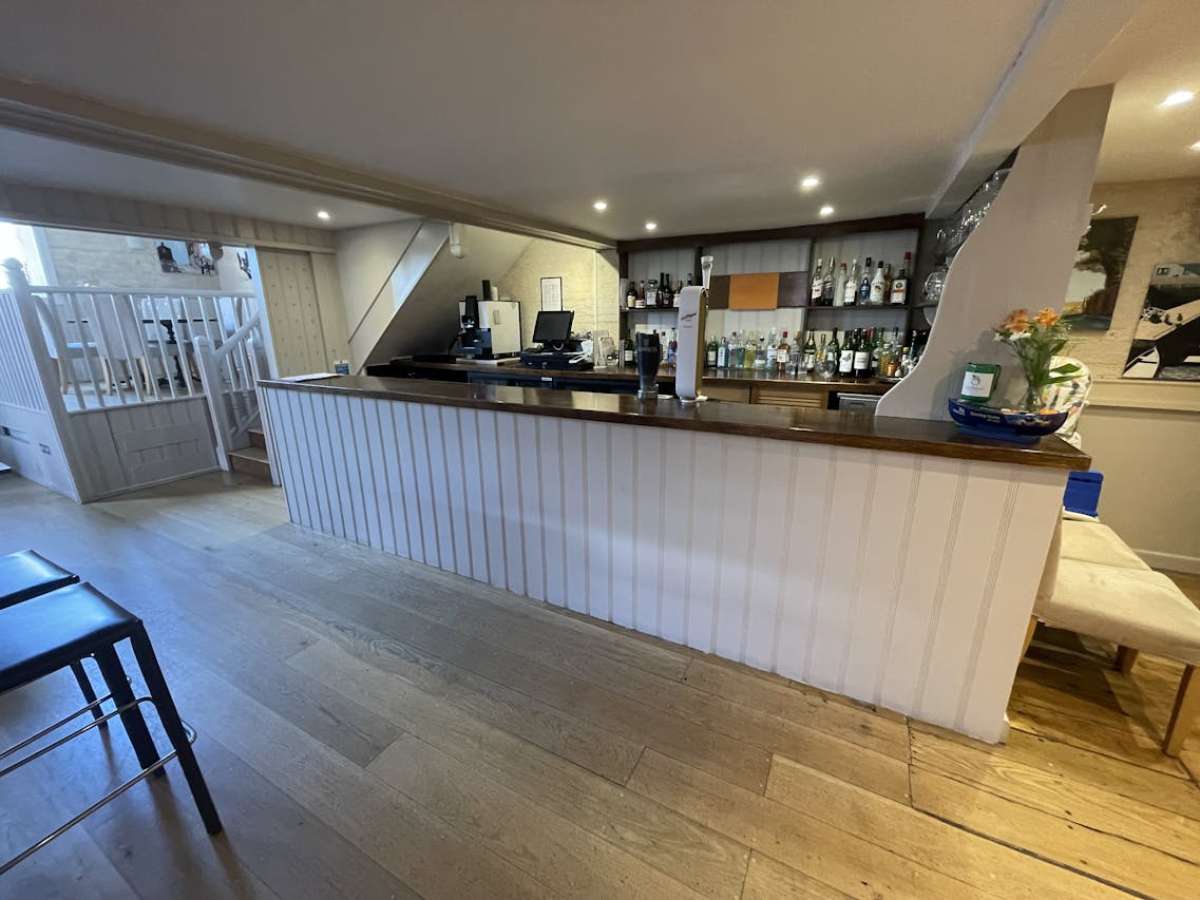 Retail/Shop in Lymington - photo 4