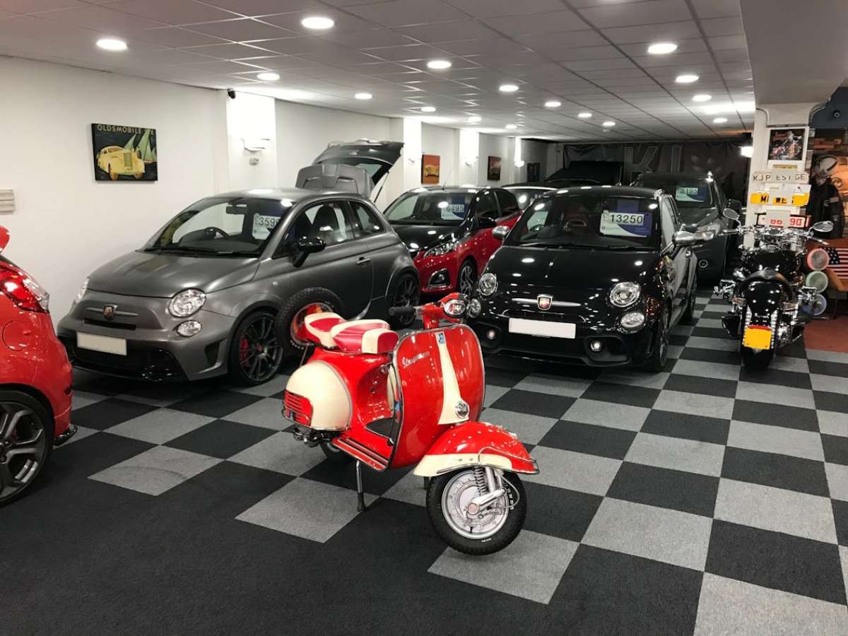 Retail/Shop in Bournemouth - photo 2