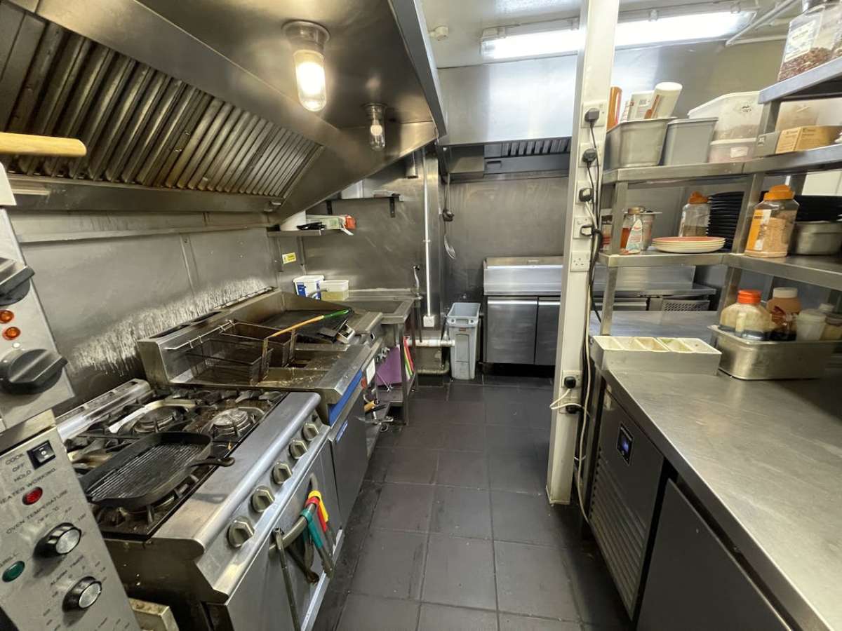 Retail/Shop in Bournemouth - photo 3