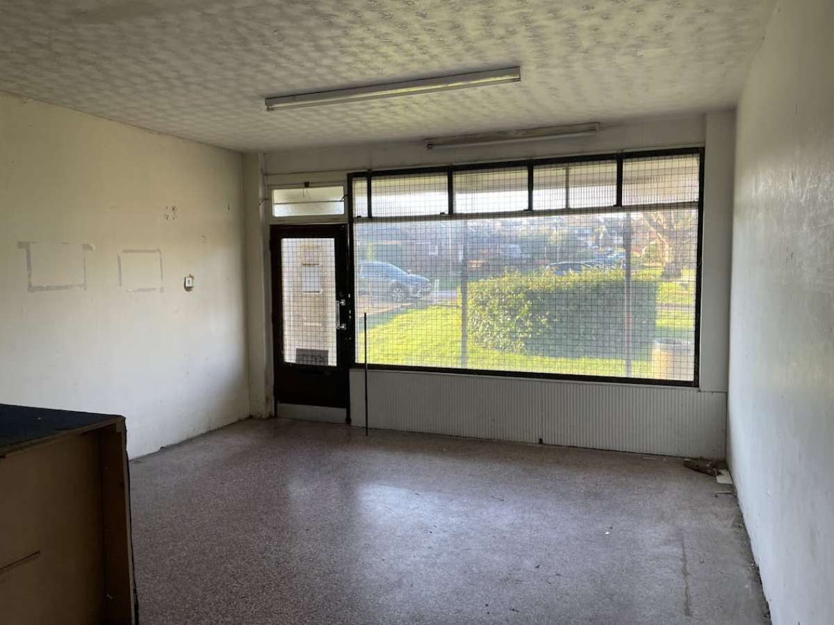 Retail/Shop in Southampton - photo 2