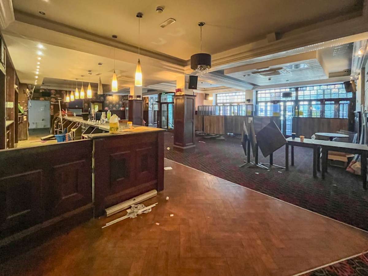 Retail/Shop in Bournemouth - photo 4